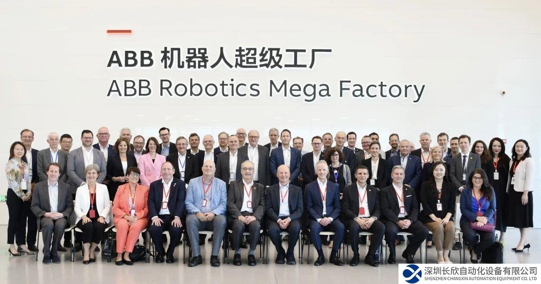 瑞士联邦委员帕姆兰率团访问ABB机器人超级工厂